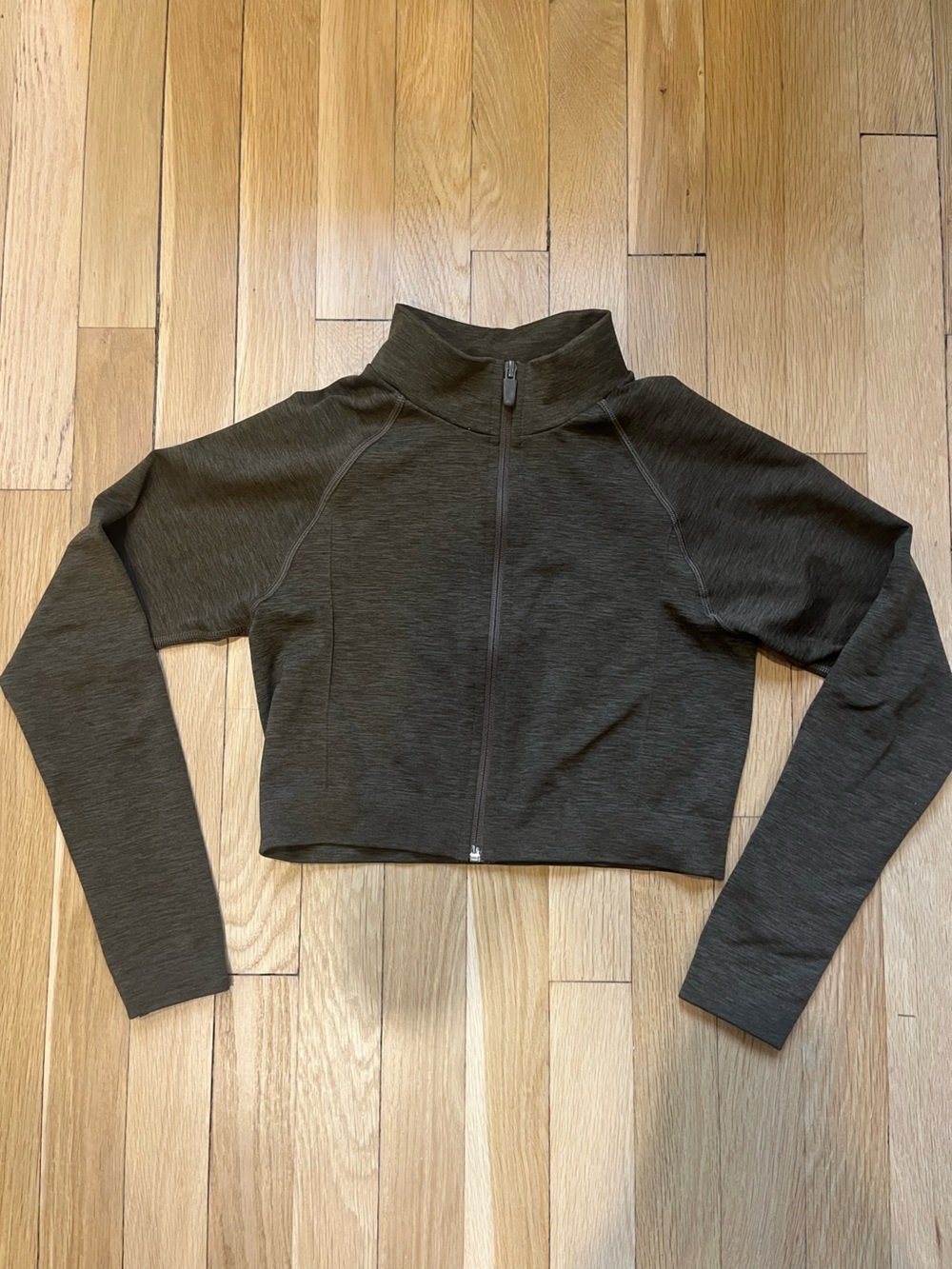 Alphalete Cropped Zip-Up Long Sleeve Jacket